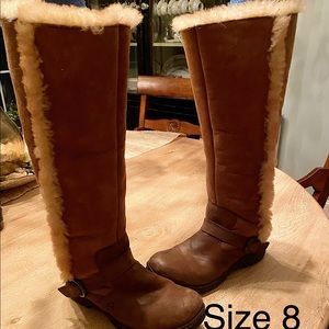 IGG Australian shearling/ suede boots. Great condition!!